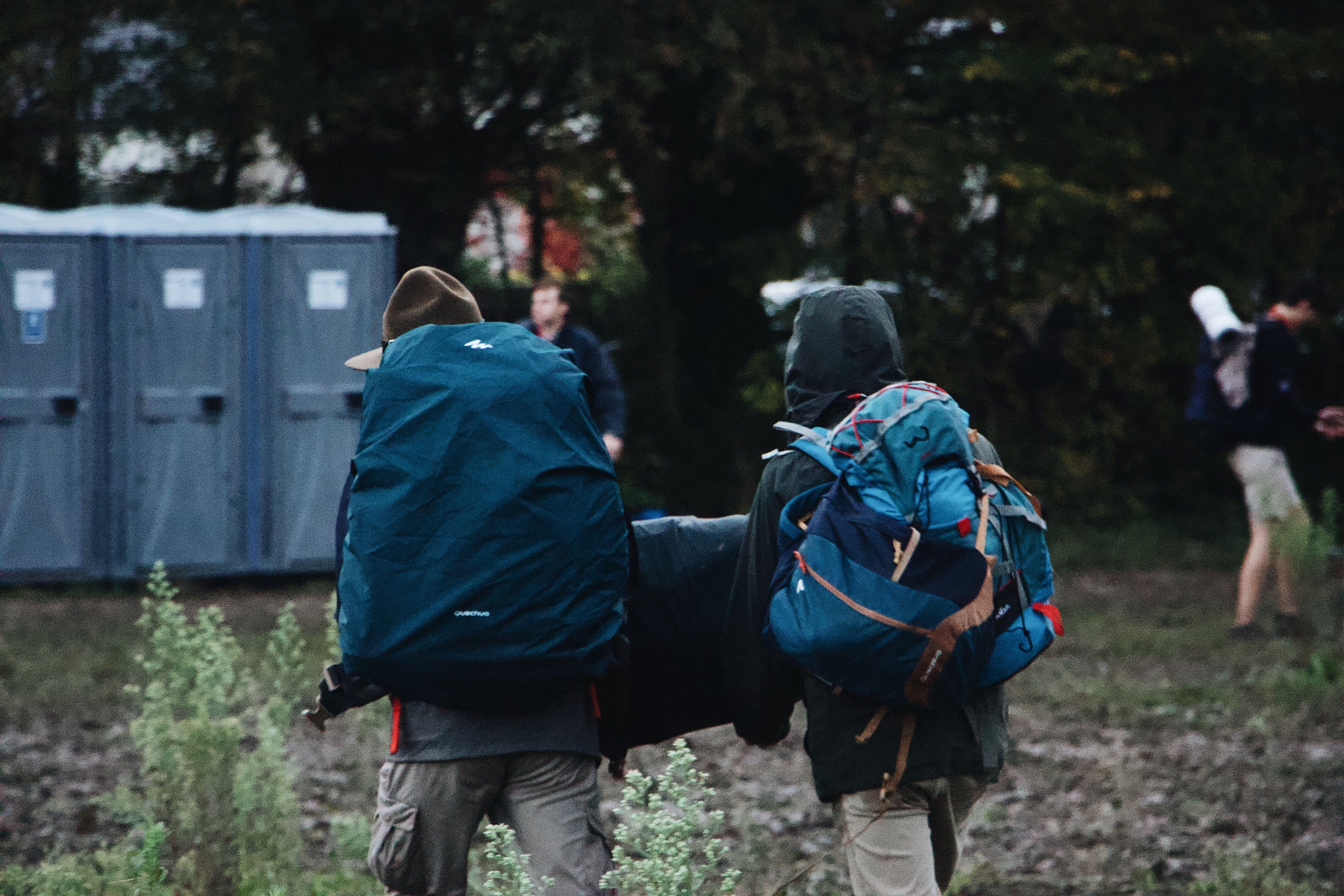 Festival nur mit Rucksack: Packliste für Bahn, Fernbus und Mitfahrt